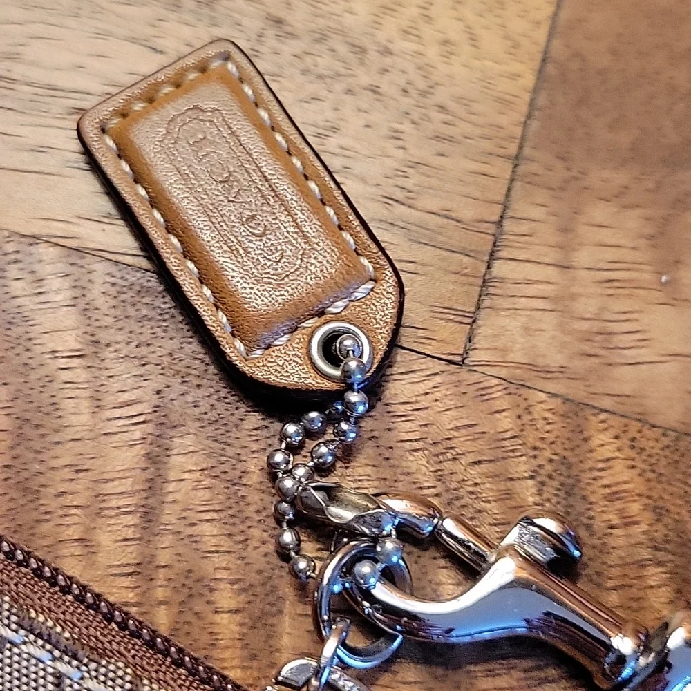 COACH WRISTLET. Sold - Picture 2 of 3